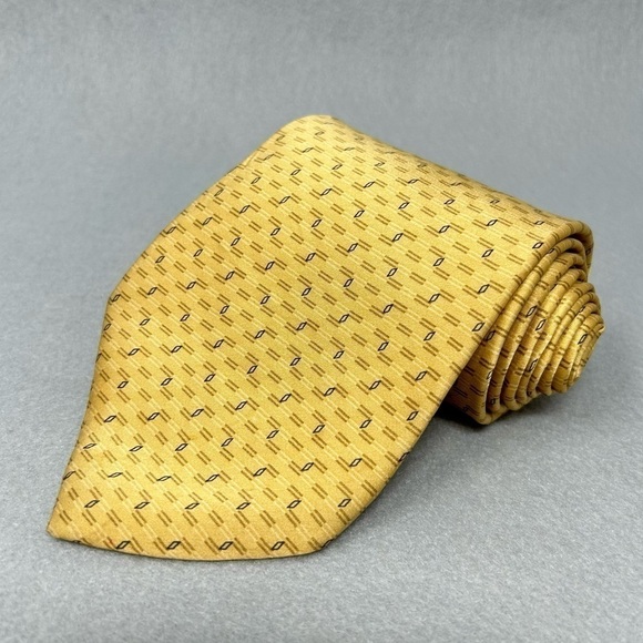 Arrow Tie - 3.75 in Wide Yellow Silk Necktie - Men's Classic - Picture 1 of 6